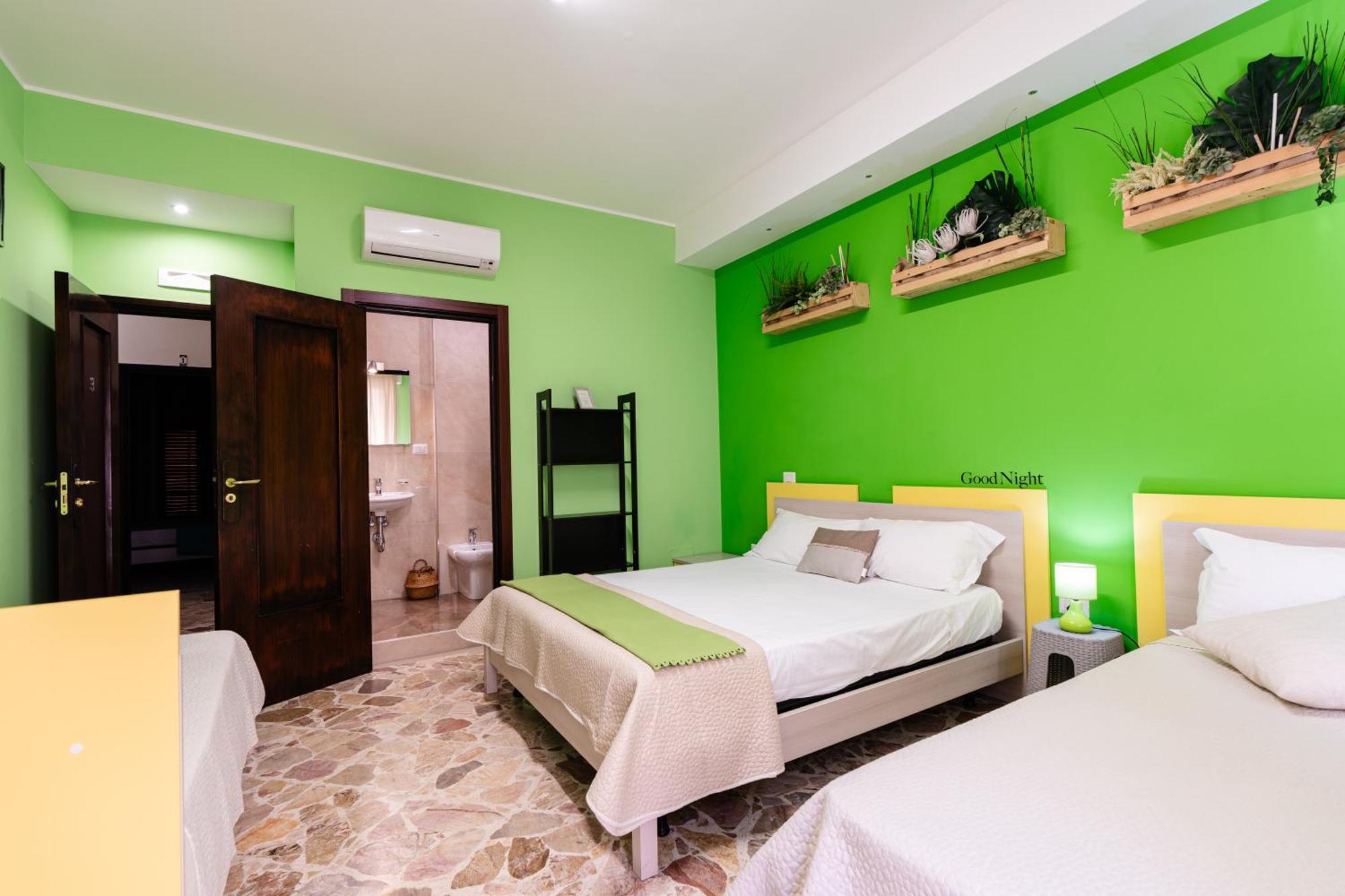 Santa Croce Rooms Barletta Bagian luar foto